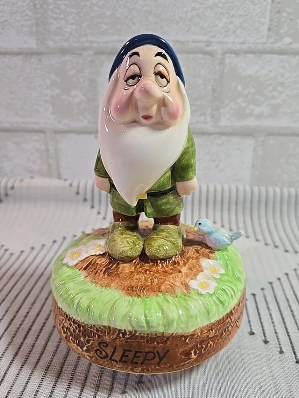 Disney Sleepy Rotating Music Box Schmid Japan Snow White & the Seven Dwarfs
